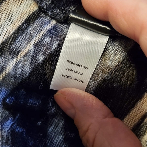 Torrid Chevron Print Hacci Knit Dolman Car… - Picture 6 of 7